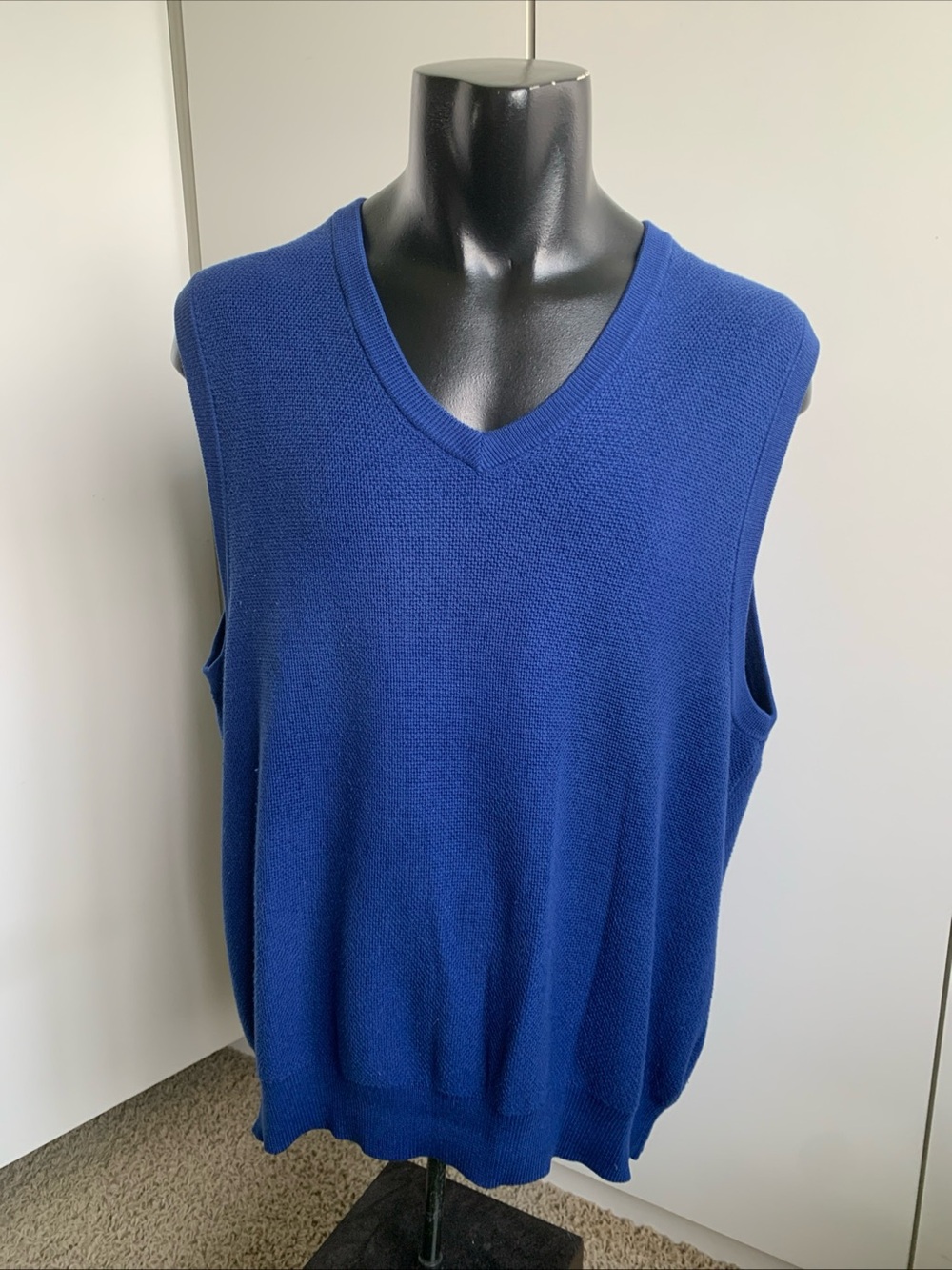 346 Brooks Brothers men’s size XL sleeveless blue sweater vest